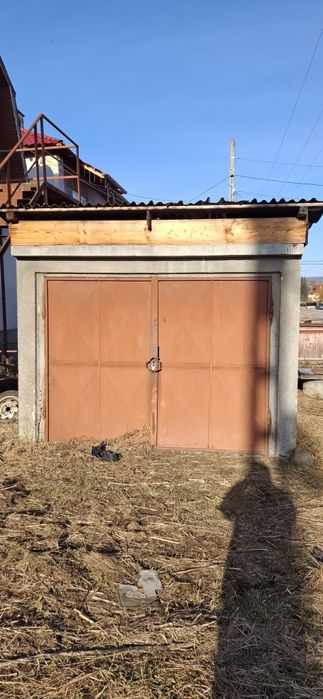 Garaj din beton cu usi