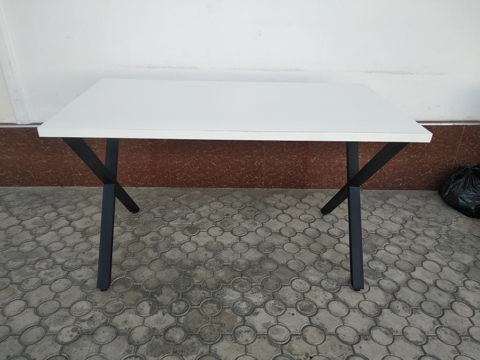 Стеллажи подставка и столы