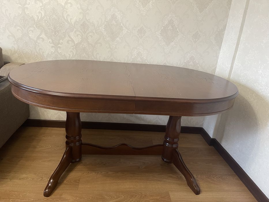 Спальный гарнитур и стол