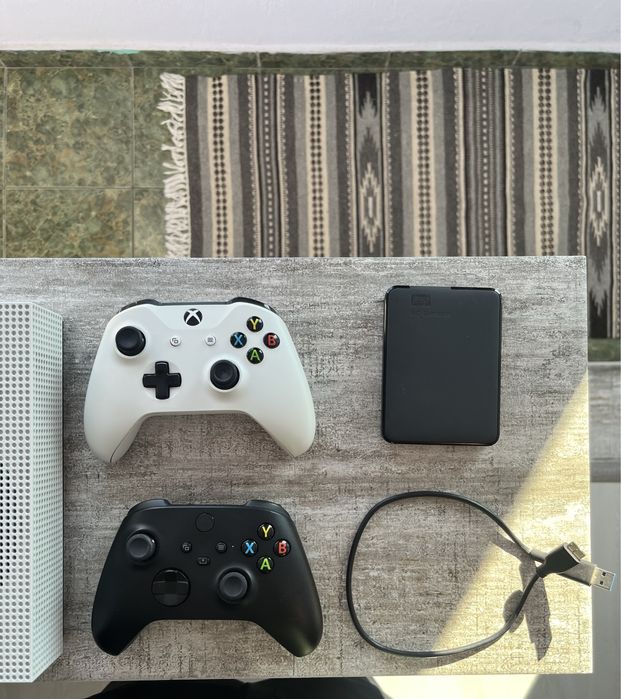 Xbox One S ( 500 GB) citiți descrierea!