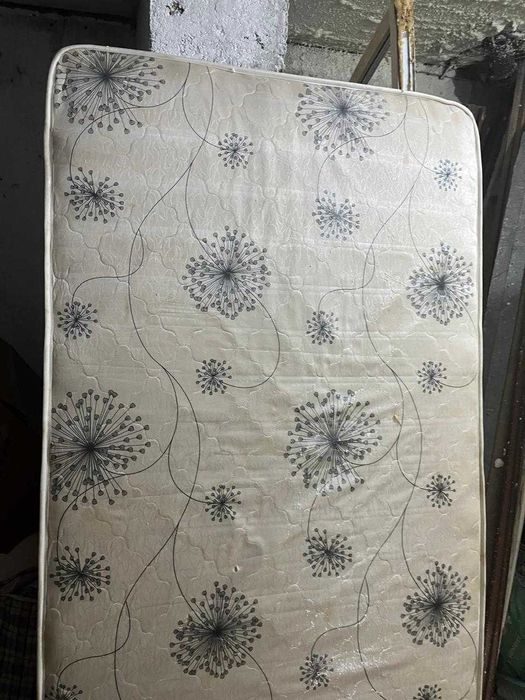 Продам Матрас. Матрац в хорошем состоянии.