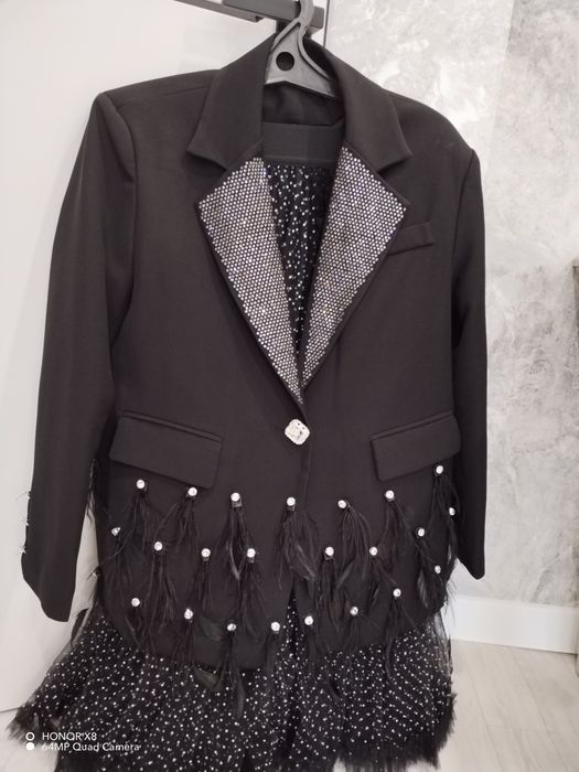 Продам пиджак новый.