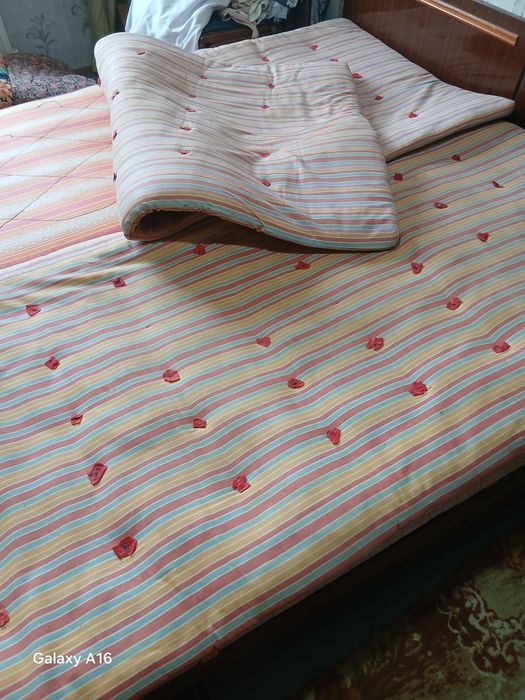 Матрасы и одеяла б/у