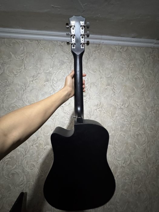 Продаётся гитара