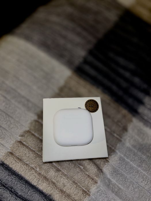 AirPods 4 bakas asjkans