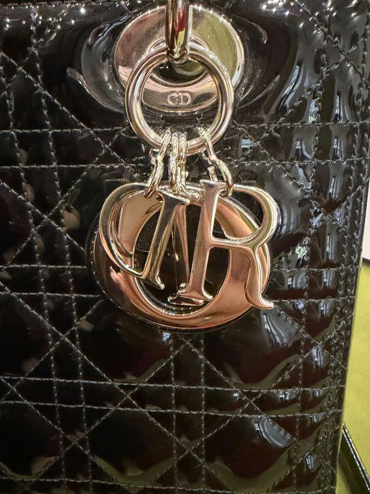 Лакированная сумка Lady dior medium. оригинал!!