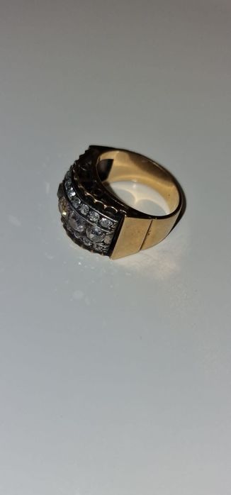 Vând inel din aur galben(18k) cu pietre din diamant