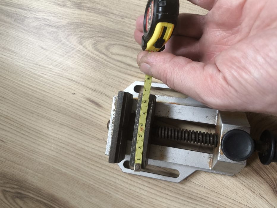 Стоманено менгема за настолна бормашина