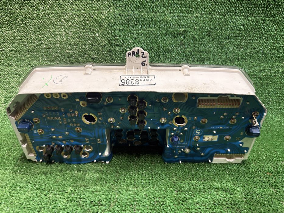 Щиток приборов на паджеро