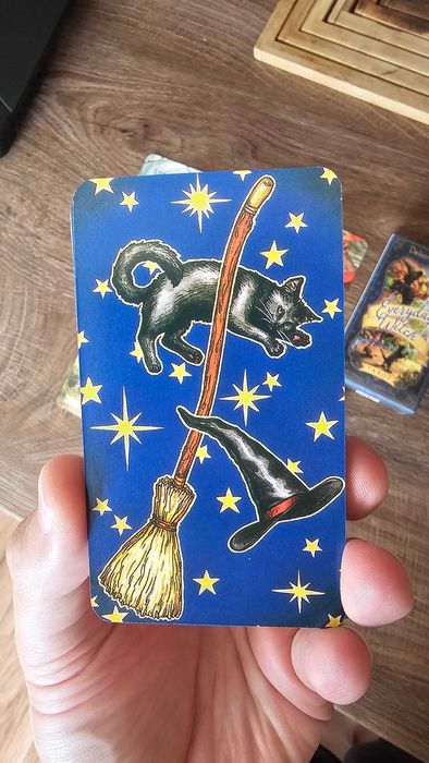 Карти Таро Everyday witch и други