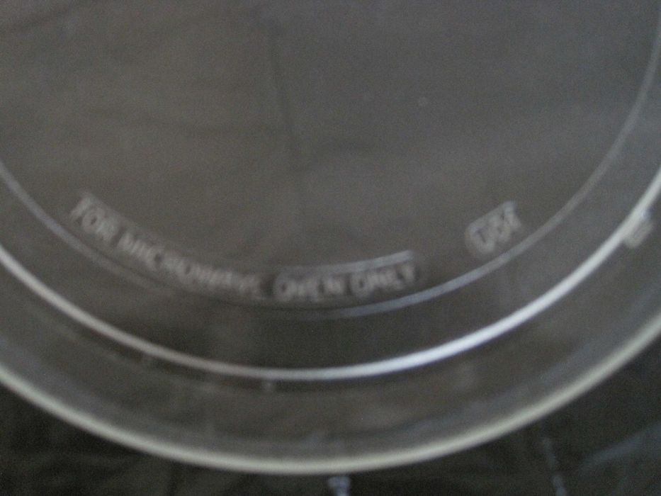 Продавам чиния за микровълнова фурна-27 см.