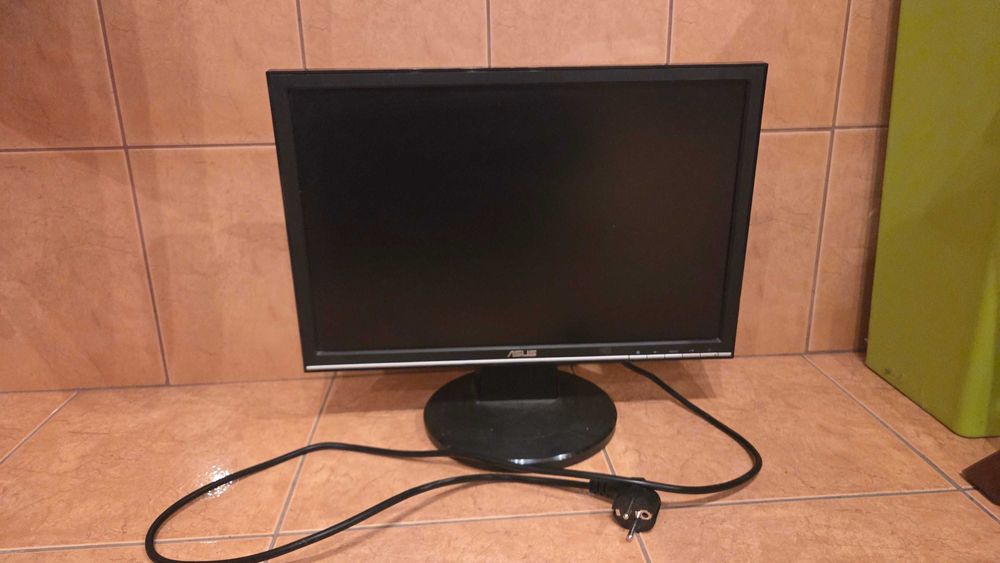 Vand monitor calculator ASUS in stare perfecta