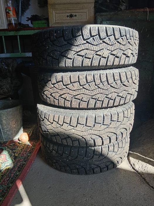 Продам комплект зимней резины R14