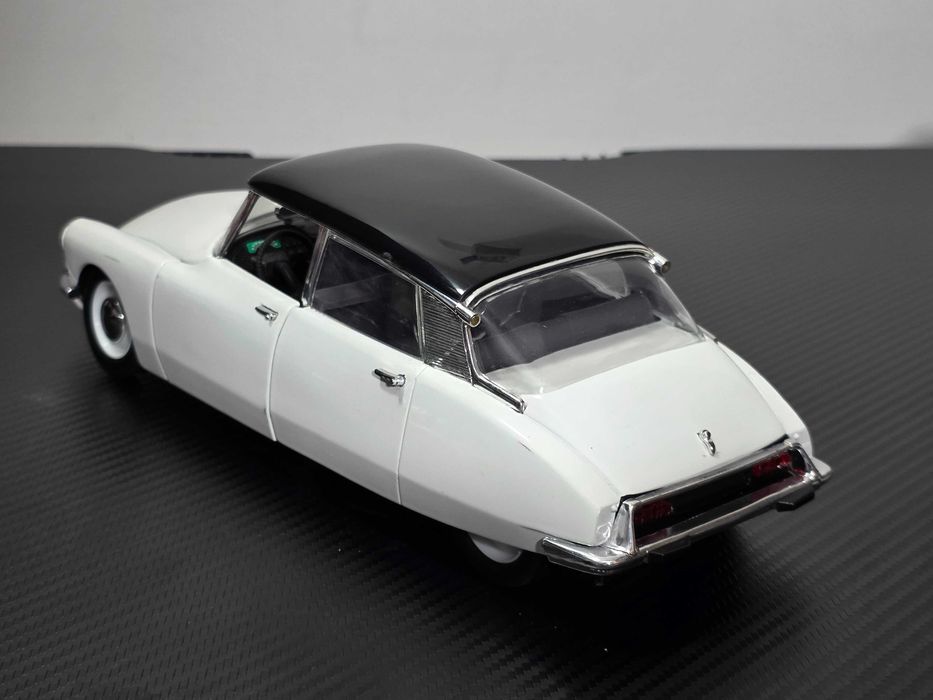 Macheta Auto 1/18 Solido Citroen DS19 Alb Plafon negru
