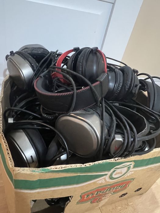 Наушники по распродаже