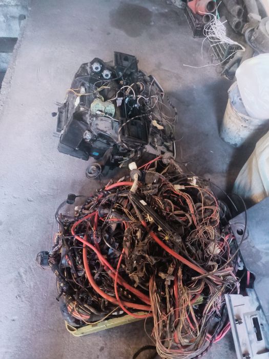 Продам запчасти на БМВ 728 е 38