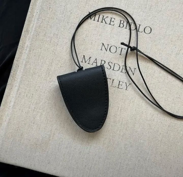 Зажим для очков черный