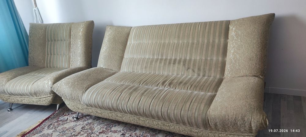 Продается диван с двумя креслами