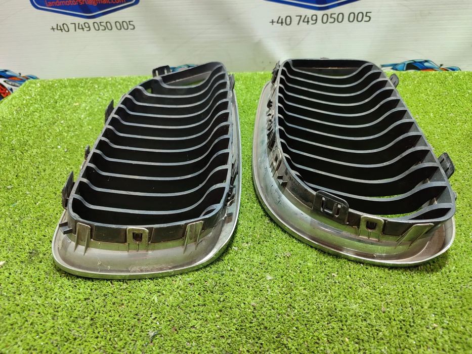 GRILA BARA FATA STANGA / DREAPTA BMW 320D SERIA 3 E90 LCI 2.0 DIESEL 2009 COD OEM 7201968 / 7201967 / 51137201968 / 2005-2013