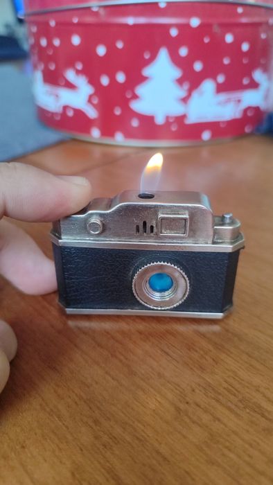Стар фотоапарат запалка