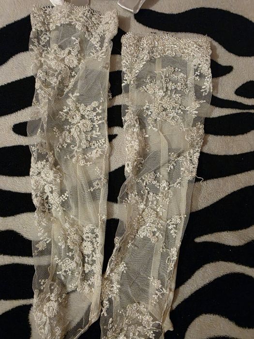 Rochie de  mireasä cu cerc gecuta blană si vual tot la 500 lei S