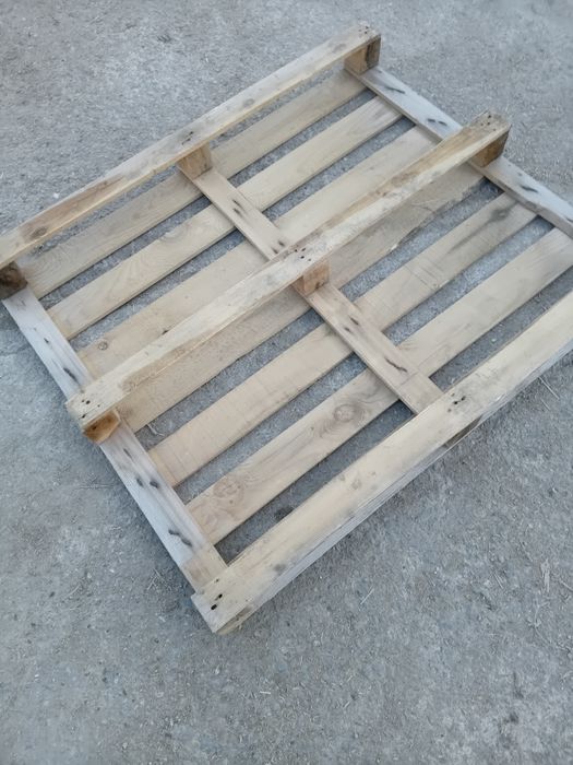 Продавам палети и дървени скари