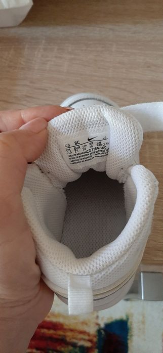 Sneakers nike din piele mărimea 25. Impecabili