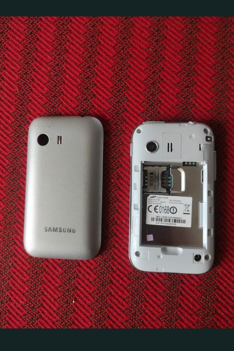 Telefon Samsung cu touchscreen și camera video. 
Mic robust și foarte practic.
Vindem aceste telefoane la prețul celor de piese de schimb.