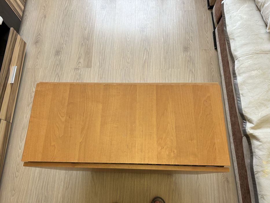 Продам стол квадратный