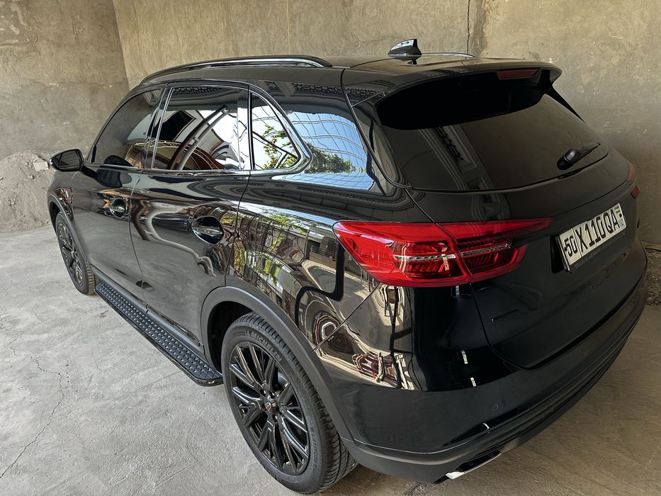 Hongqi hs5 15.400