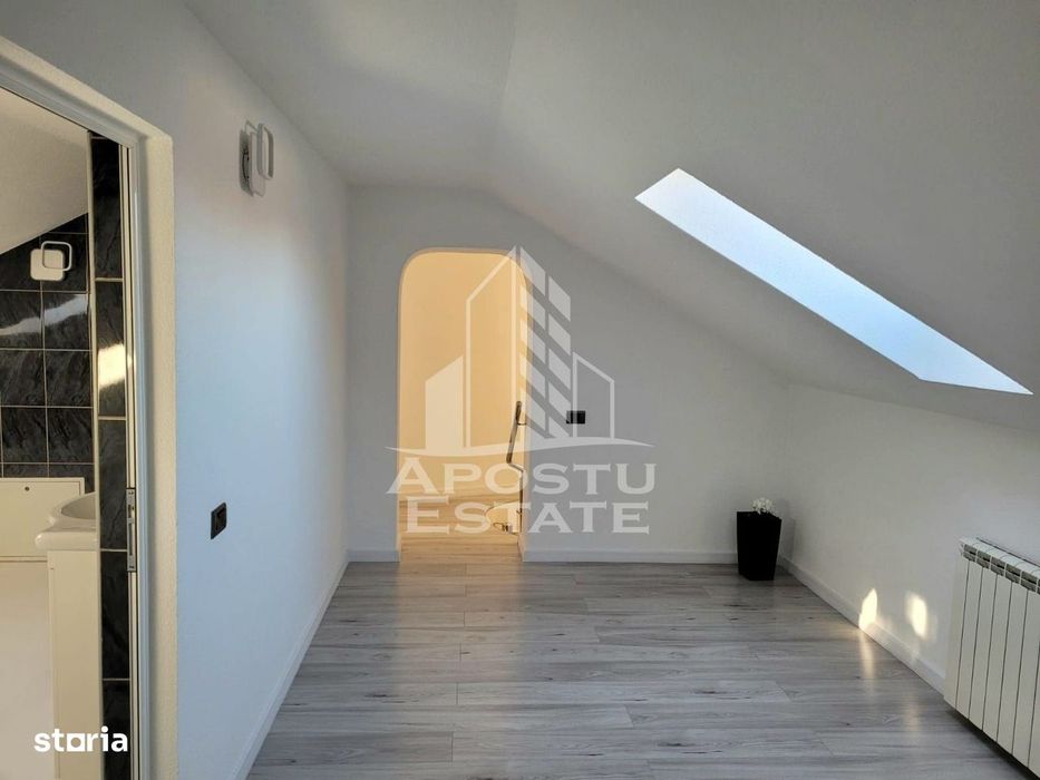 Casa desfasurata pe doua niveluri,zona Podgoria