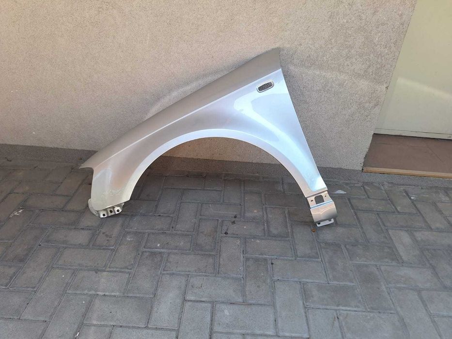 Aripa Fata Stanga Audi A3 8P An 2003-2008 Vopsita Gri Deschis