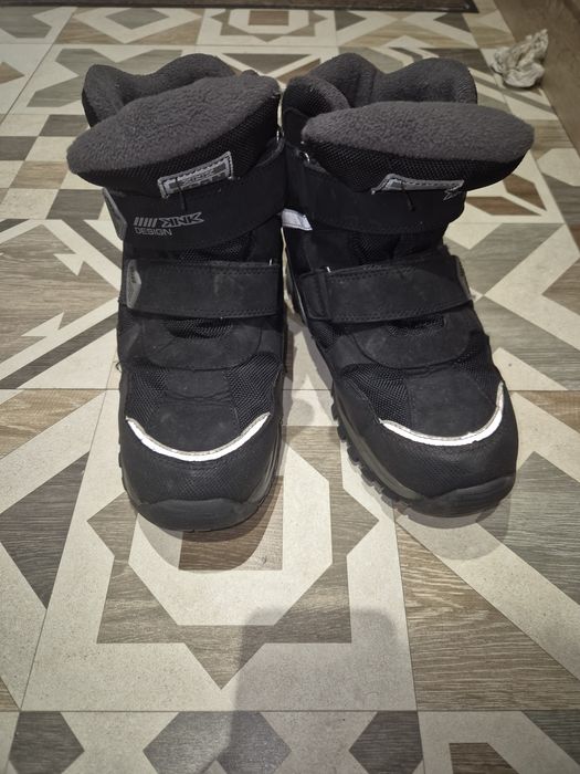 Отдам бесплатно зимние ботинки