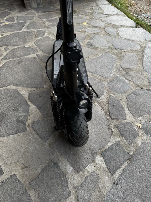E Wheels E7 Pro electric trotinetā
