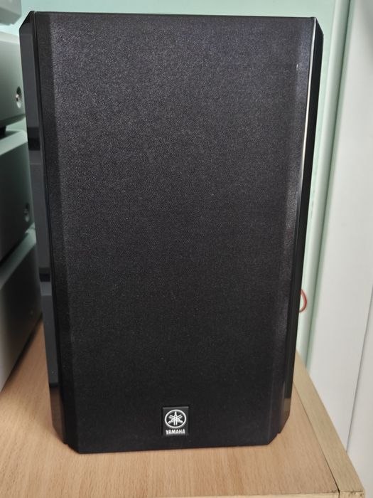 **Sistem audio-video Yamaha Natural Sound (RX-E200, KX-E100, CDX-E200, DVD-E600) + Boxe NX-E200**