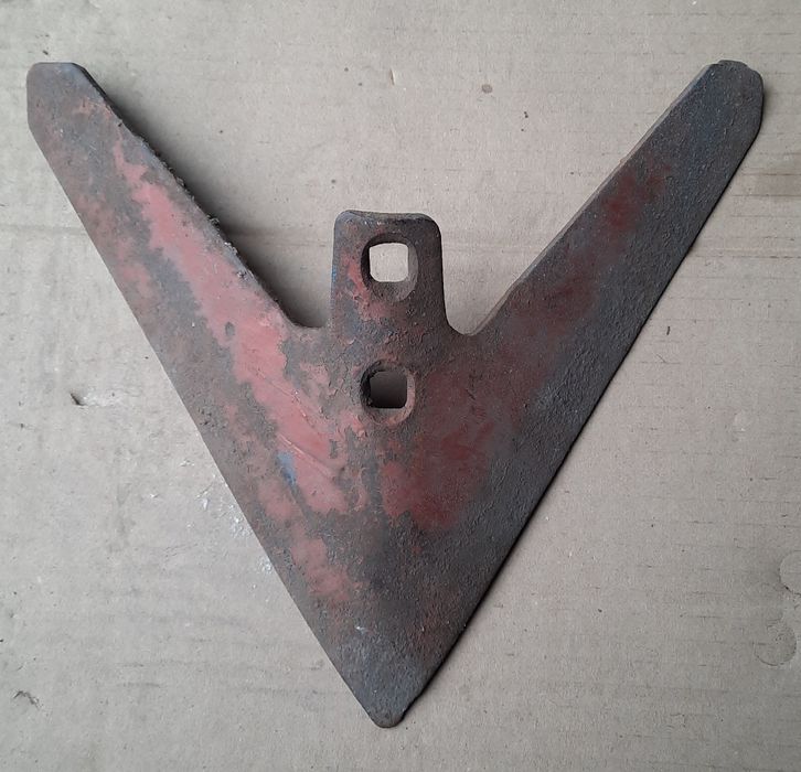 Лемех для плуга.