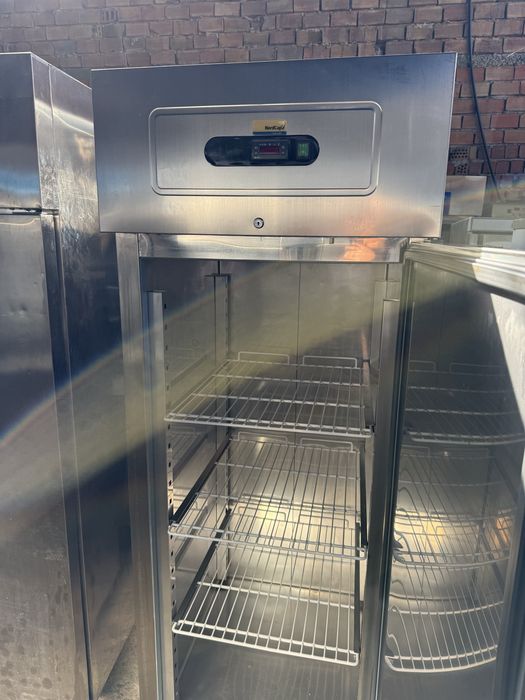 Професионален хладилник фризер