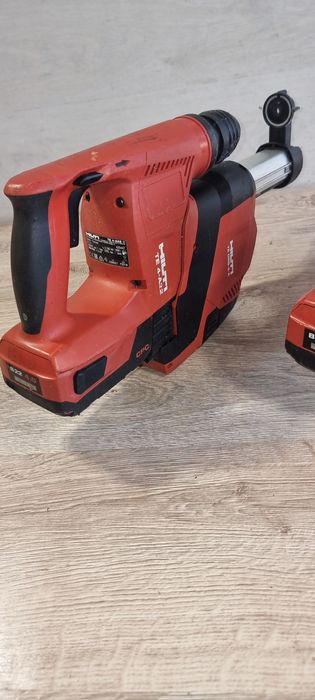 Hilti TE4-A22 cu aspirator    900 ron