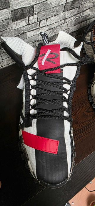 Продавам маратонки Off-White Fashion в много добро състояние.