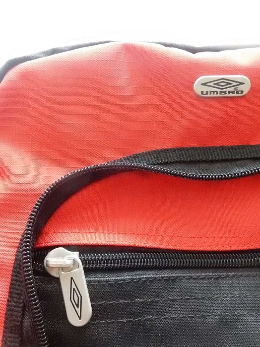 Troller Umbro. Vezi dimensiuni exacte in a doua poza.