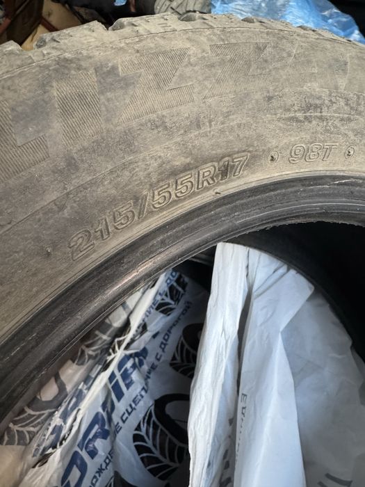 Продам шины на камри55