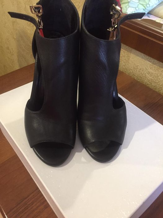 Продам босоножки