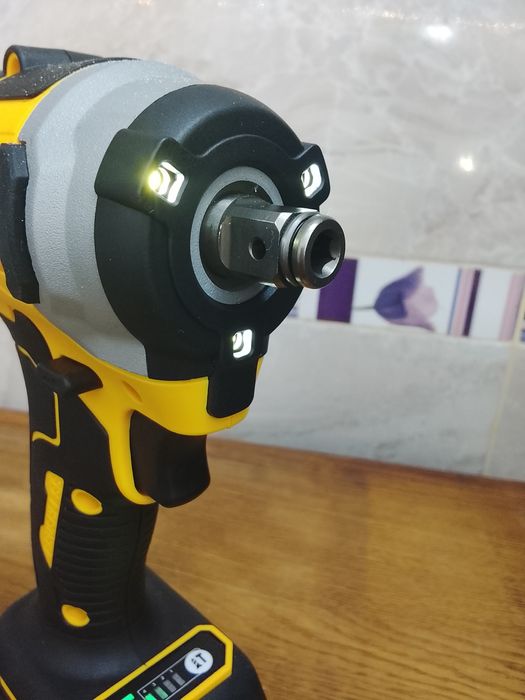 Șurubelniță de  inșurubat cu impact  DeWalt DCF922 cu o baterie de 6a