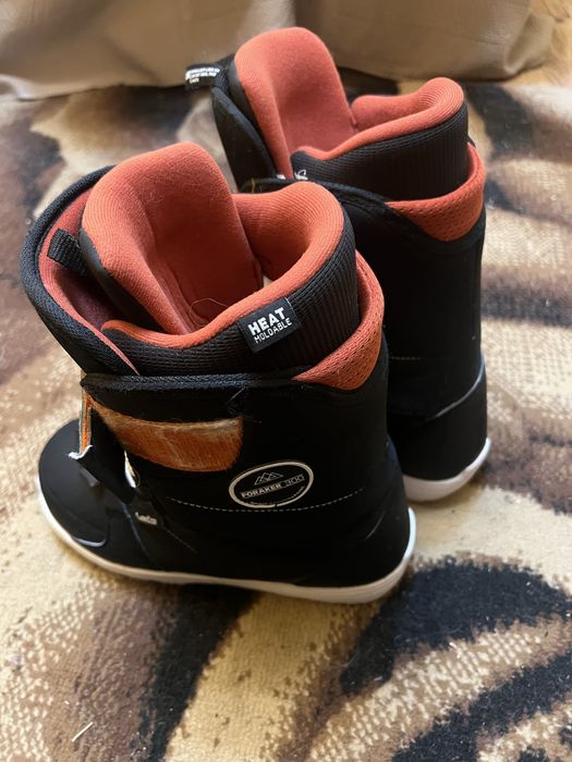Продавам сноуборд обувки.