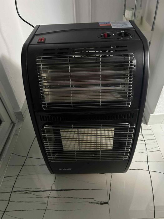 Cuptor utilizat doar 2 zile,cam 2-3 ore pe zi,folosit pe curent!