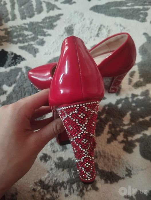 Ayollar chiroyli tuflisi
