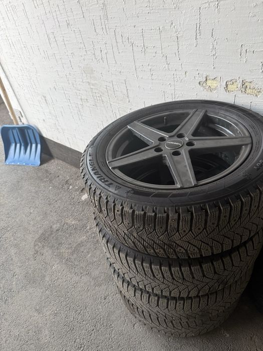 215/55/17 зимние шины на дисках Воссен