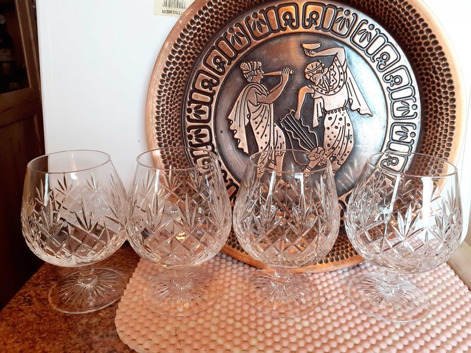 4 броя кристални чаши за коняк