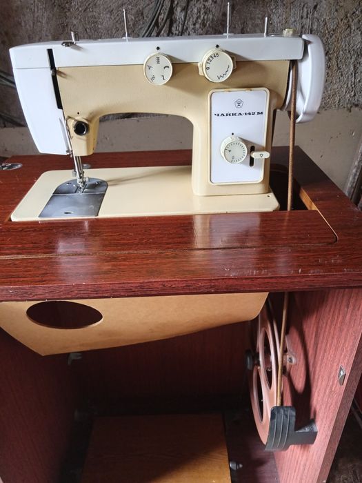 продам швейную машинку.