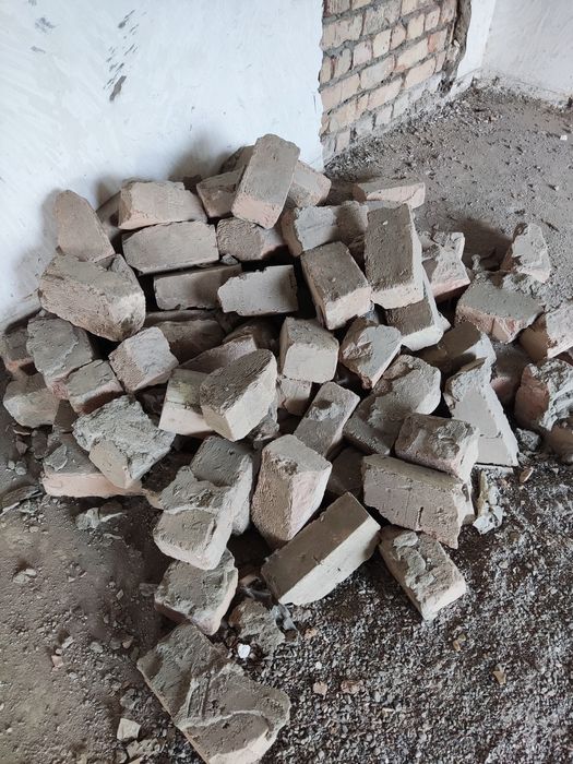 Продам кирпичи б/у